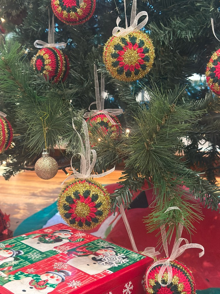 Yılbaşı Topları Parıltılar